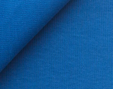 Detalle de la textura en V del tejido punto jersey en algodón 100% ringspun