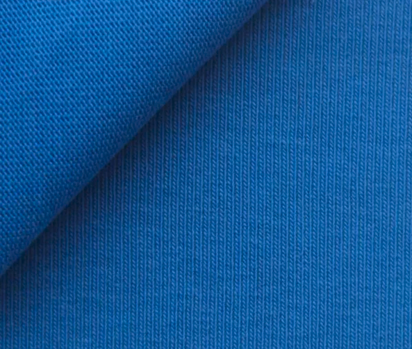 Detalle de la textura en V del tejido punto jersey en algodón 100% ringspun